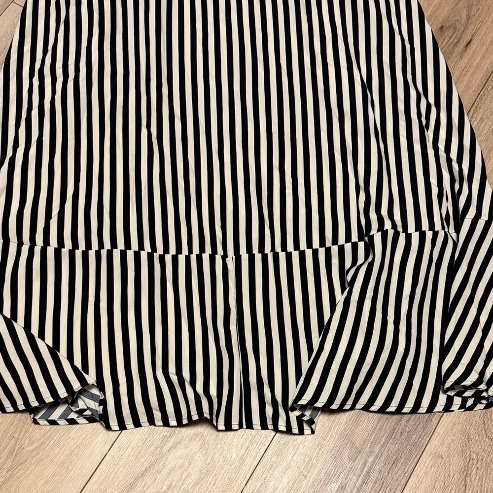 Cupshe Black and Beige Striped Maxi Dress - Picture 4 of 7